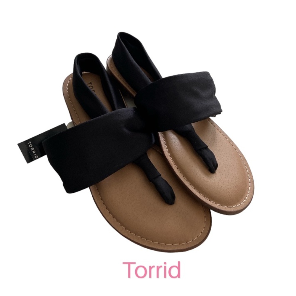 TORRID Size 7 Wide Width  T-Strap Black Sandal with Stretch, New With Tags